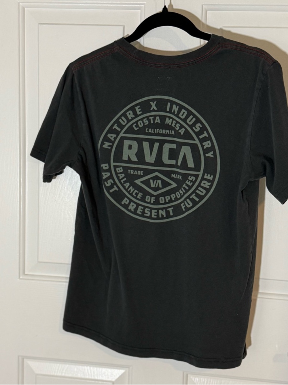 Boy fit xl RVCA Black Graphic Tee with Pink Chest Logo